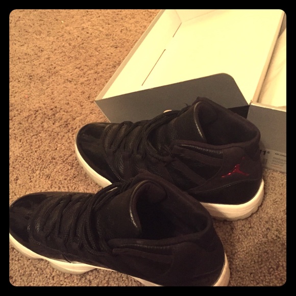 Athletic_Shoes