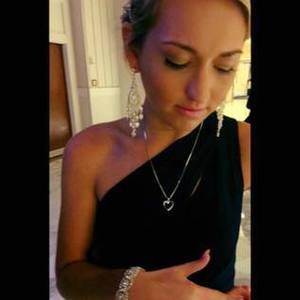 Meet your Posher, Hallie