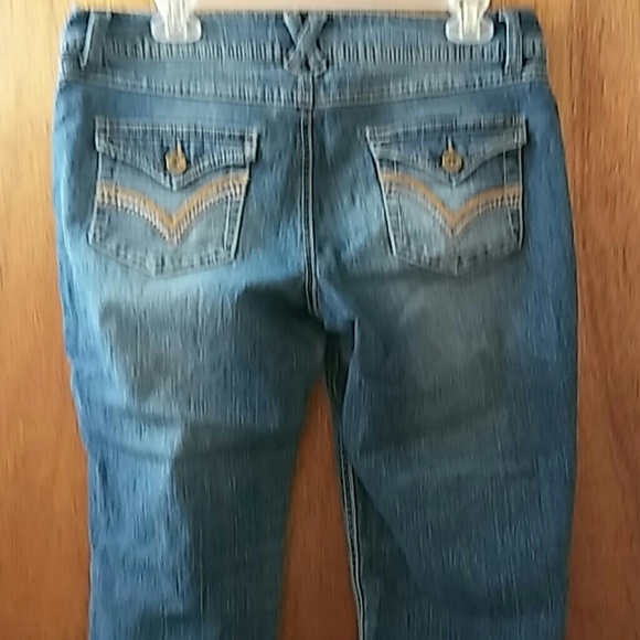 DONATED So Brand Denim Crops - Picture 3 of 4