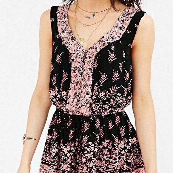 Urban Outfitters romper - Picture 1 of 5