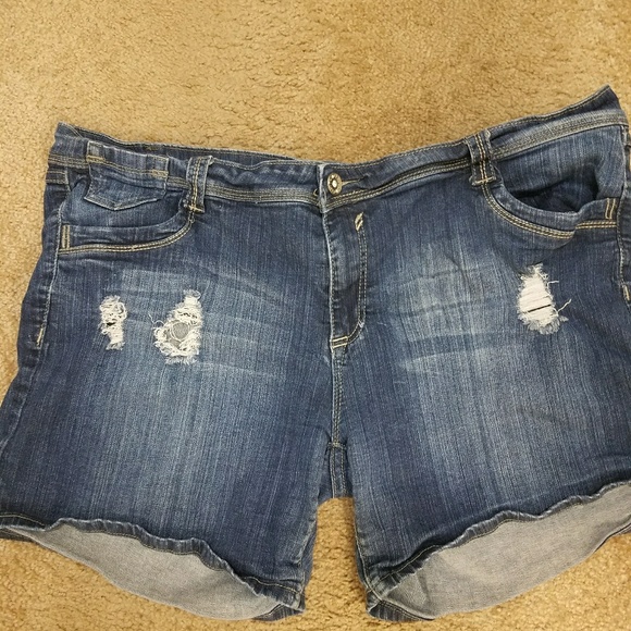 Jean Shorts - Picture 2 of 3