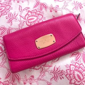 Michael Kors Carryall wallet NWOT