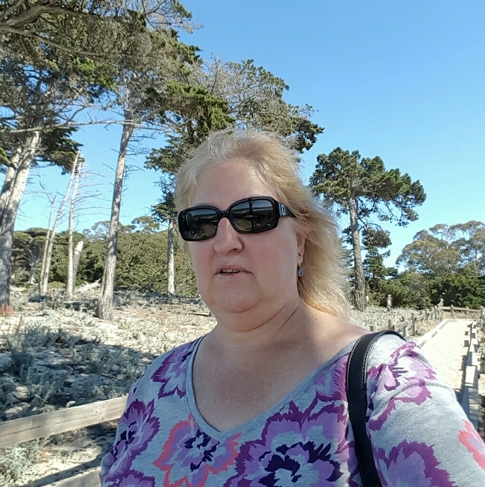 Meet your Posher, Darlene 4dgsfashions