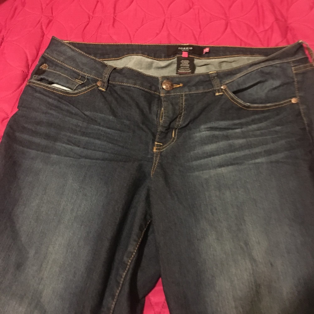 Embroiled pocket bootcut jeans