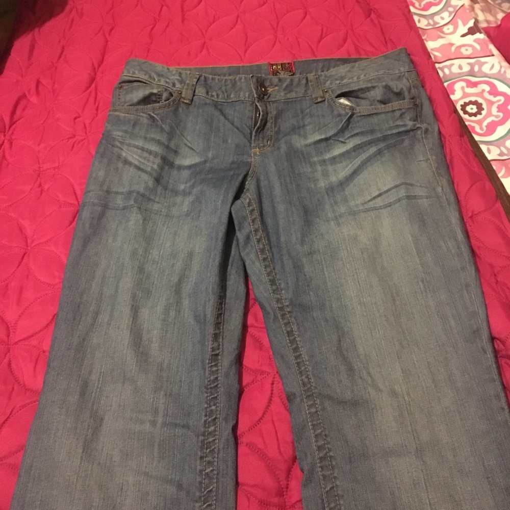 Gently used embroiled pocket jeans