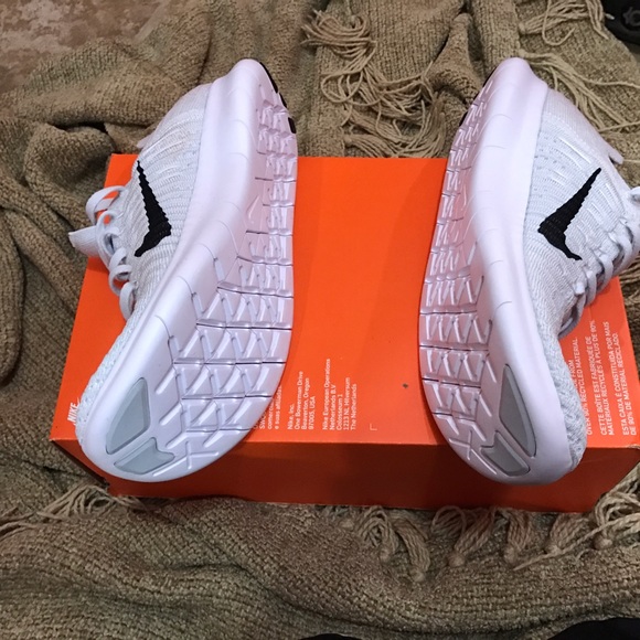 Nike WMNS Free RN Flyknit - Picture 4 of 8