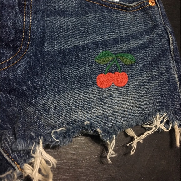 Levi's 501 Shorts - Picture 2 of 6