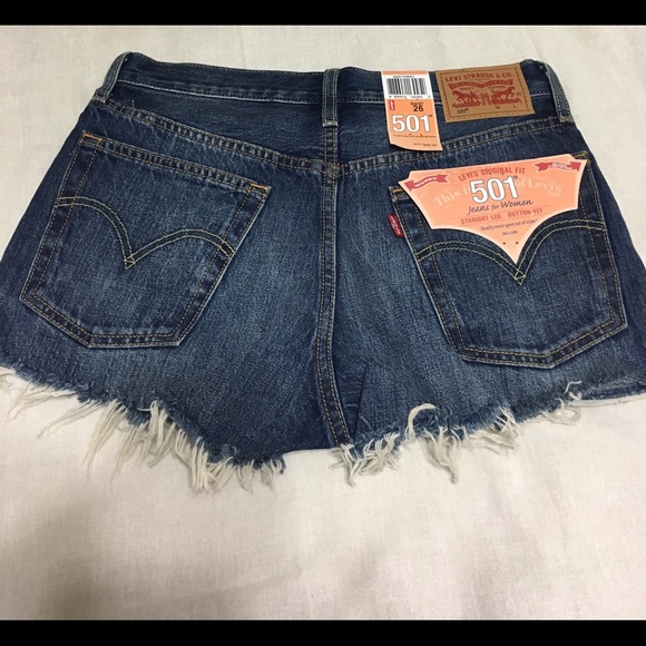 Levi's 501 Shorts - Picture 4 of 6