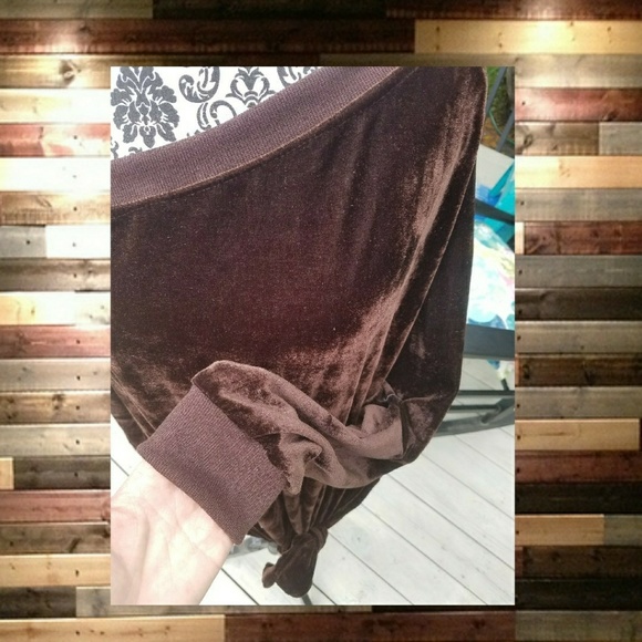 1 M LEFT🎉HP🎉ENDLESS KNOT ONE SHOULDER TOP - Picture 4 of 5