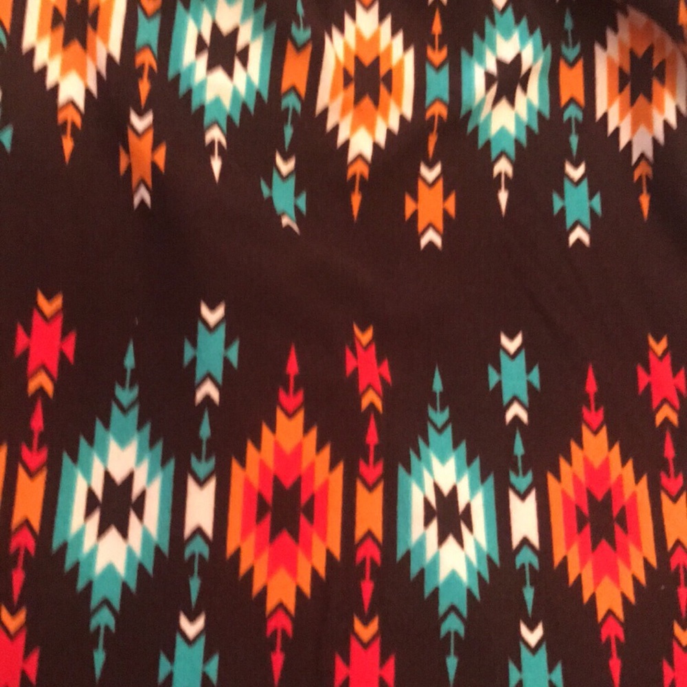Aztec print brown background - Picture 2 of 2