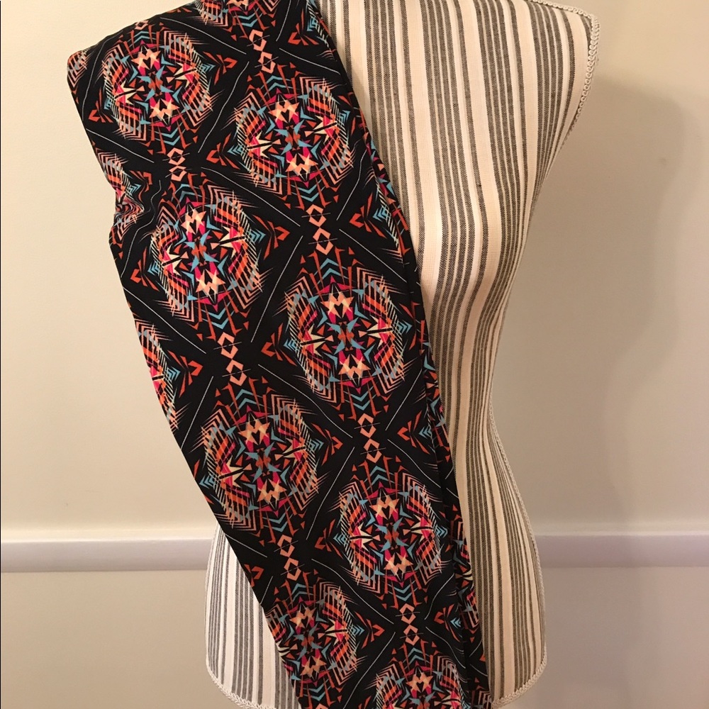 Black background leggings