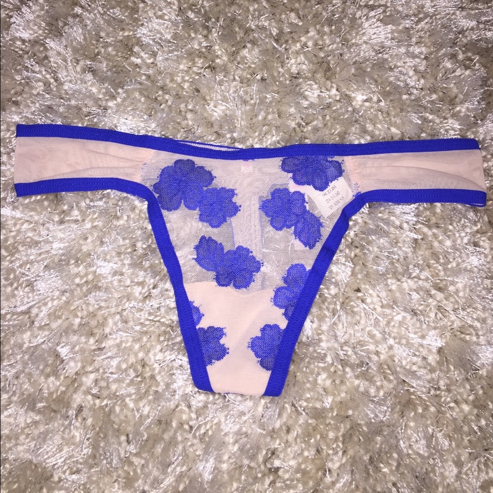 ❄️NWT VS PINK Undies❄️
