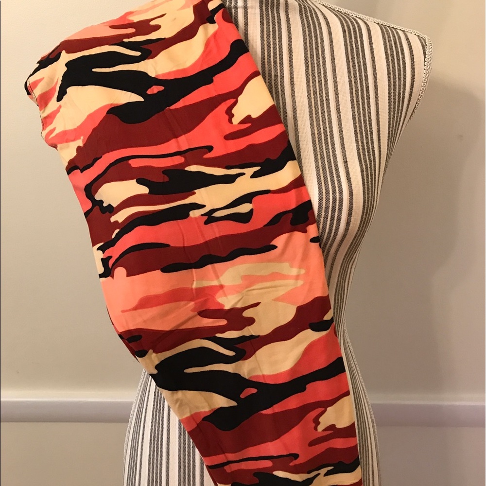 Pink and peachy camo leggings