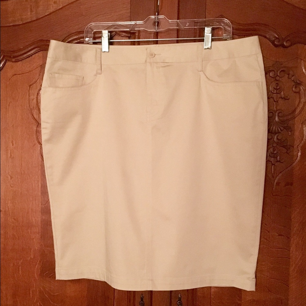 Norma Kamali skirt 🌼Five pocket size 16 Khaki Tan