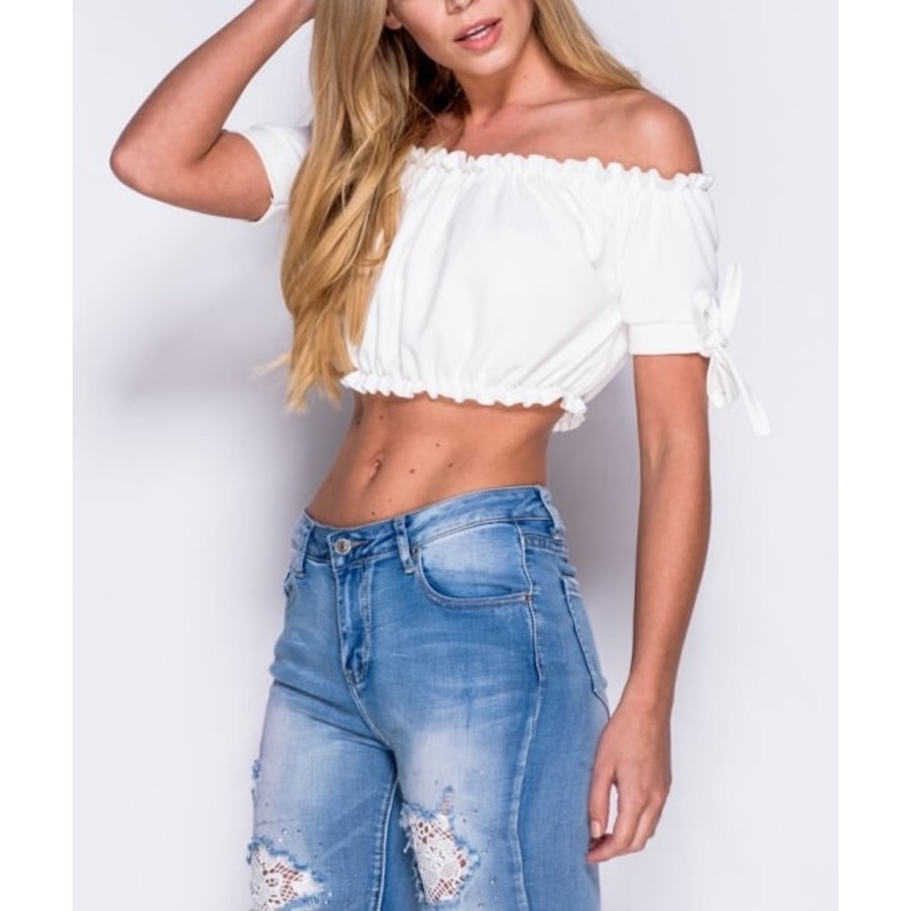 SALE 🔆 White tie sleeve crop top