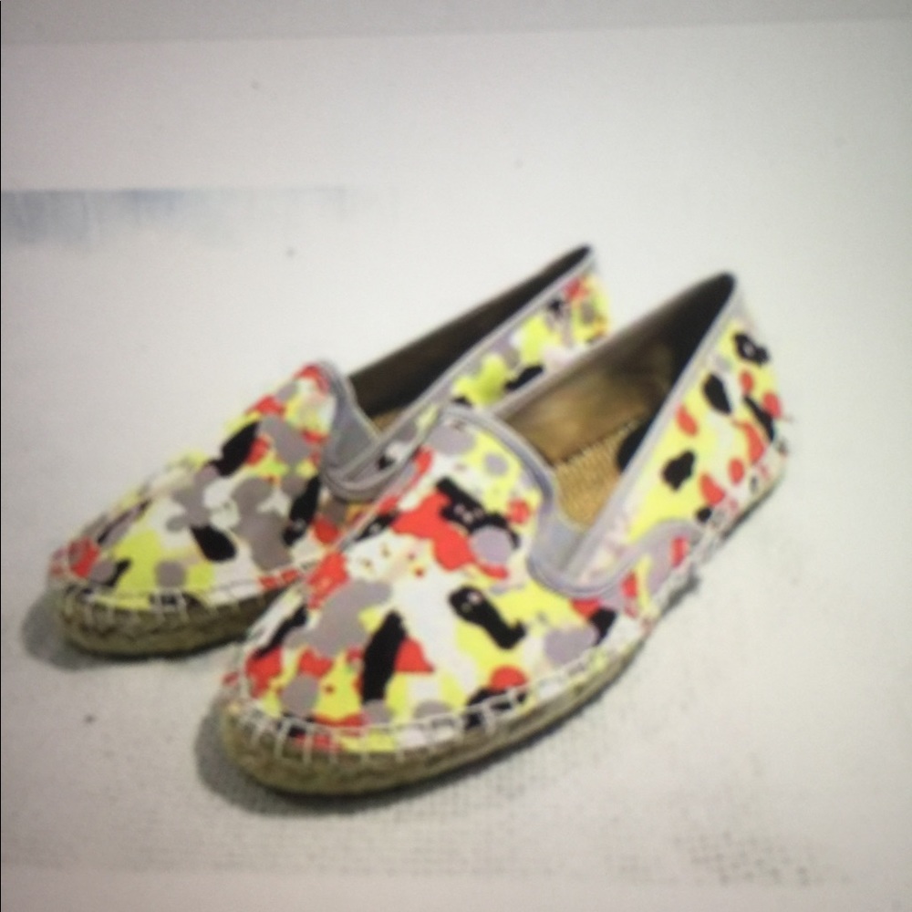 3/$15Revel canvas slip on splatter Shoes🌹
