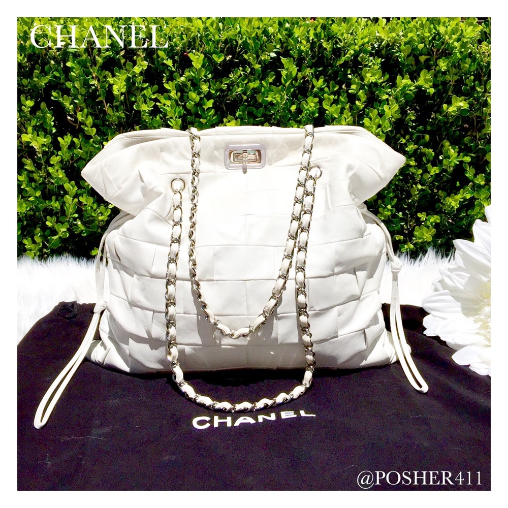 CHANEL IGLOO WHITE DRAWSTRING TOTE BAG - Picture 7 of 8