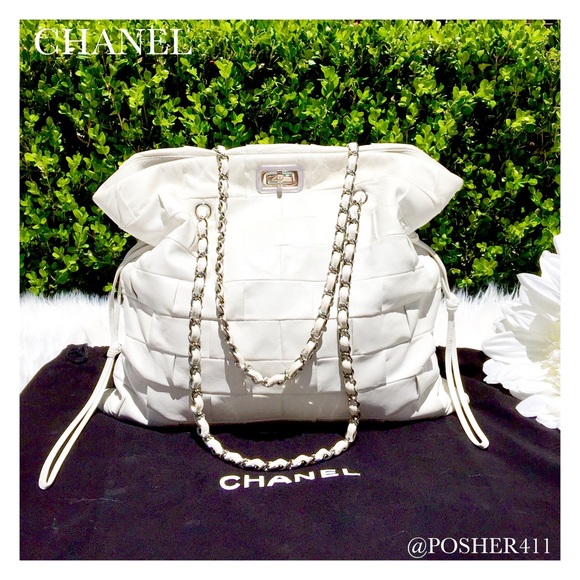 CHANEL IGLOO WHITE DRAWSTRING TOTE BAG - Picture 7 of 8