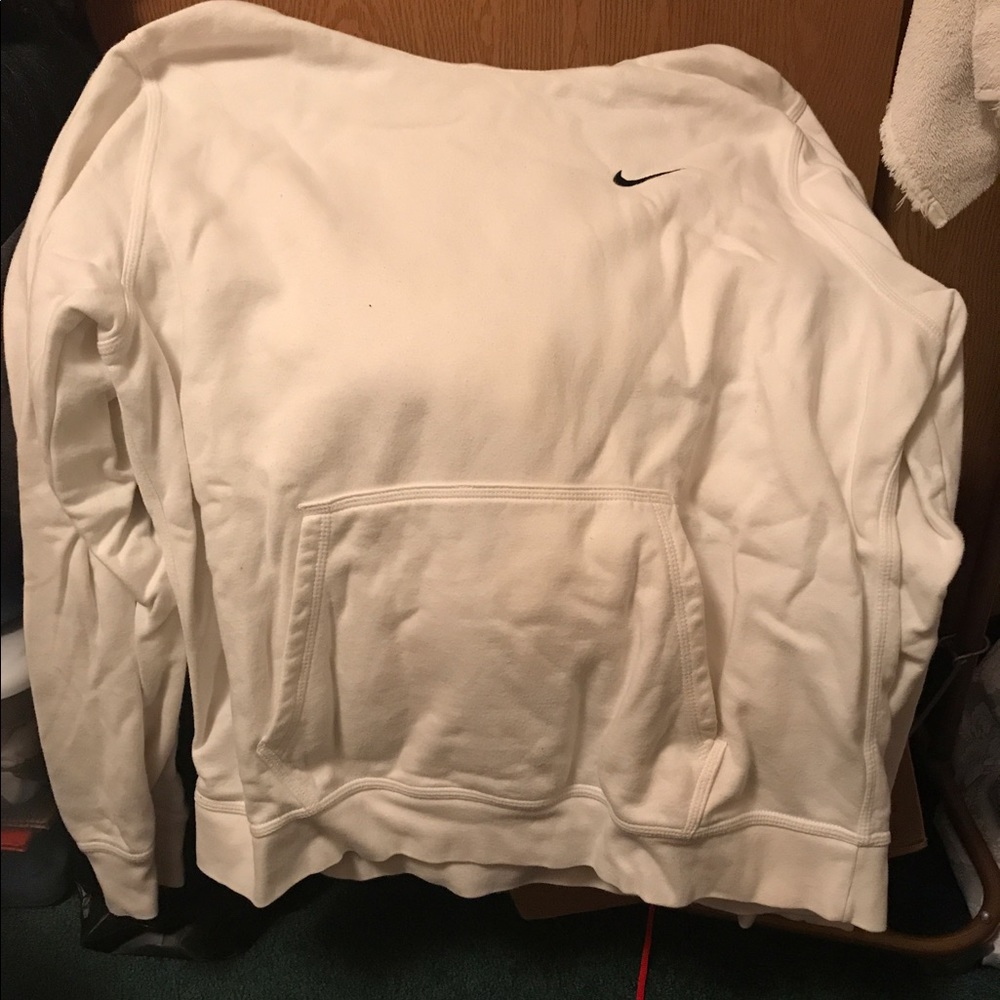 White nike hoodie MAKE ME AN OFFER☺️