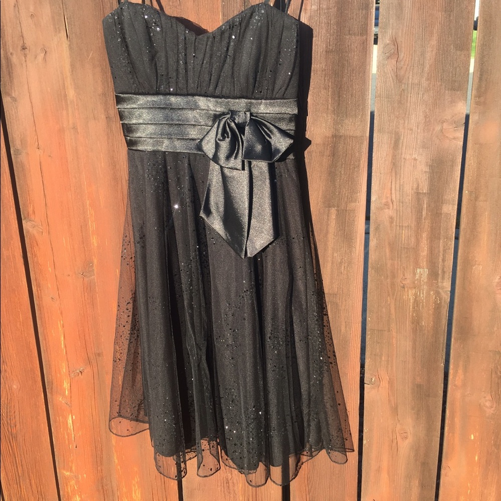 Small black strapless dress