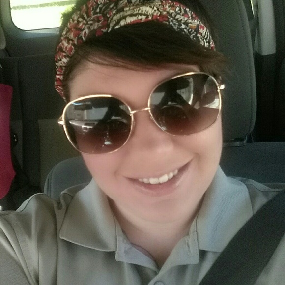 Meet your Posher, Christal - Picture 1 of 1