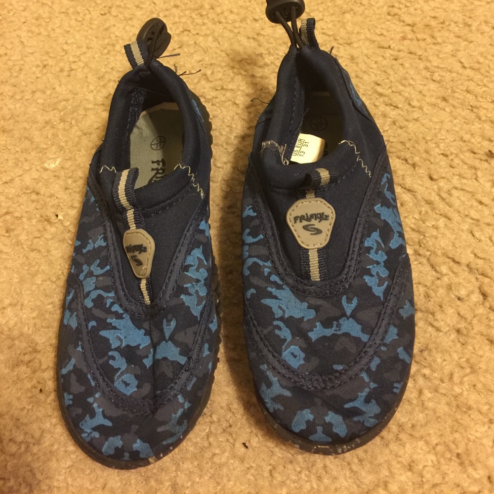 Preowned Frisky boy's toddler swimming shoes 13