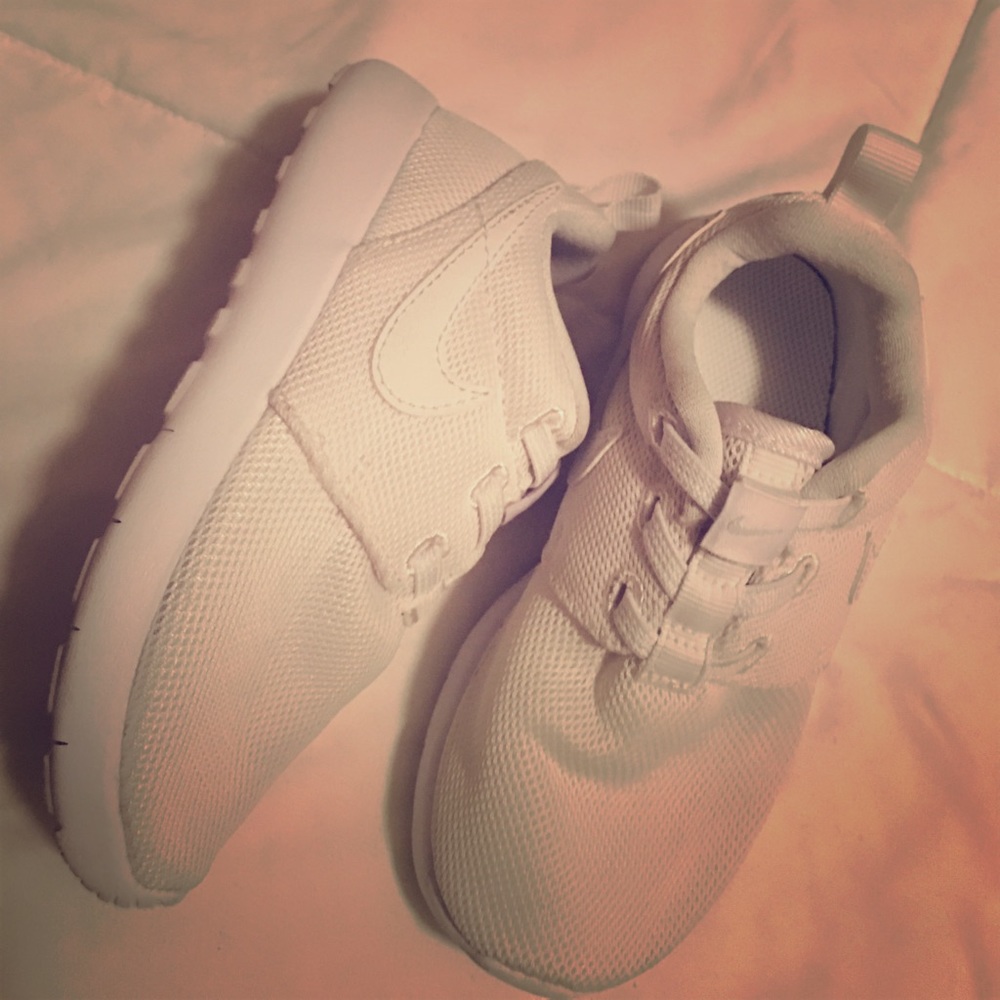 TODDLER NIKE Roshe Runs