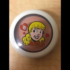 Mac Cream Soda| Archie's Girls