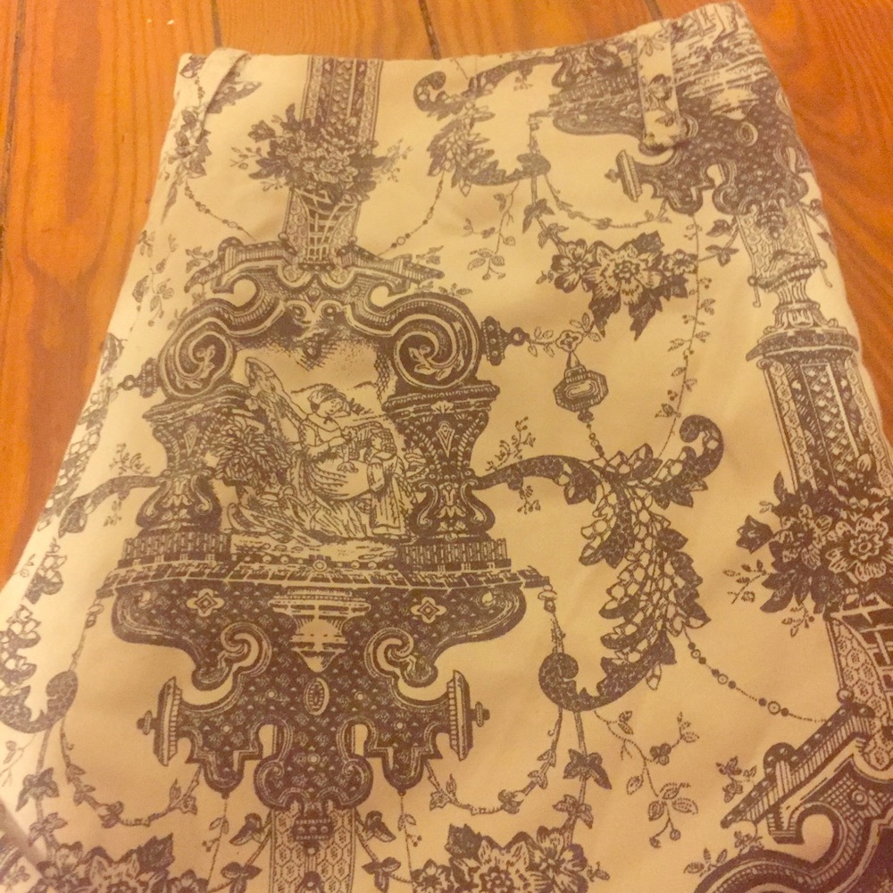 ❌SOLD❌ Cream Pants w/ Gray Architectural Pattern - Picture 4 of 7