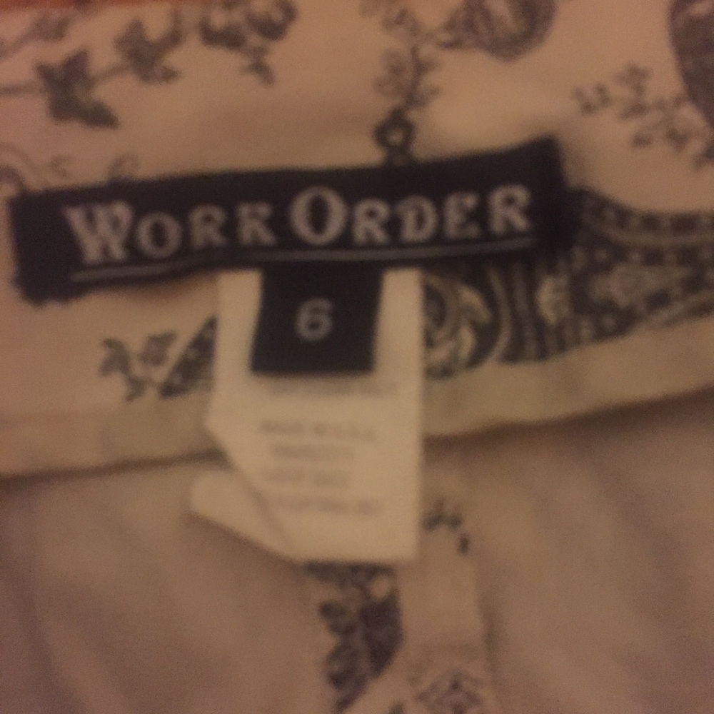 ❌SOLD❌ Cream Pants w/ Gray Architectural Pattern - Picture 7 of 7