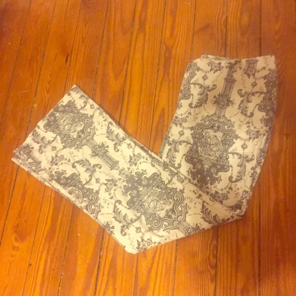 ❌SOLD❌ Cream Pants w/ Gray Architectural Pattern - Picture 3 of 7