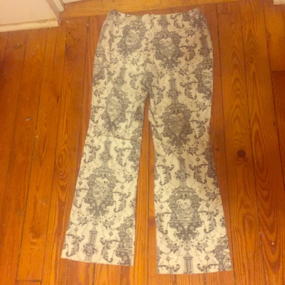 ❌SOLD❌ Cream Pants w/ Gray Architectural Pattern - Picture 5 of 7