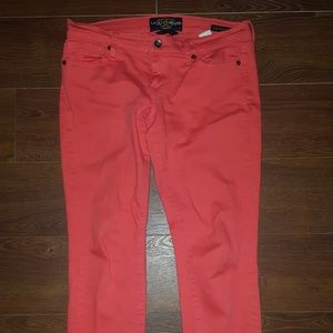 PAIR OF COLORED CAPRI PANTS SIZE 29