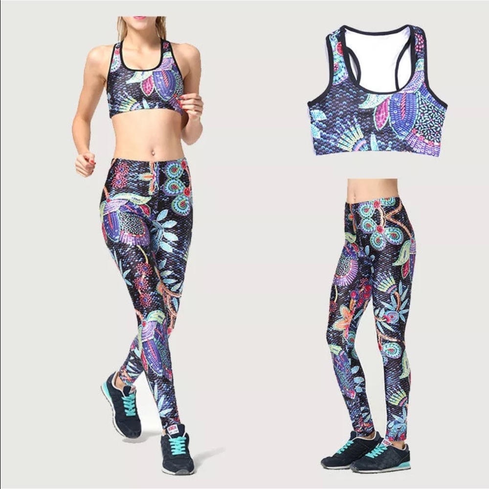NWT 2 Piece Floral Crop Top Workout Set