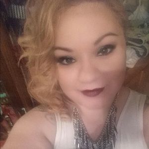 Meet your Posher, Elena