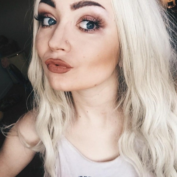 Blonde Beauty LaceFront main image 5