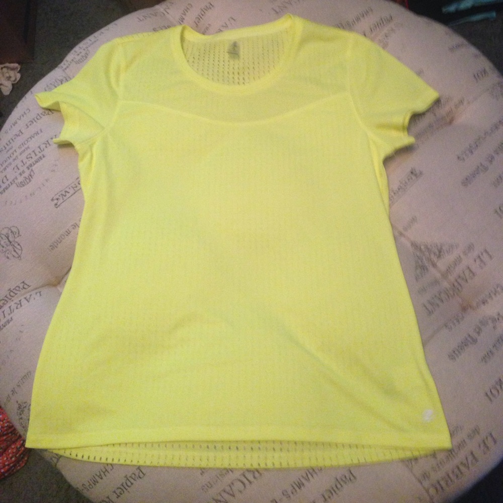 New without tags Energy Zone yellow tee size small
