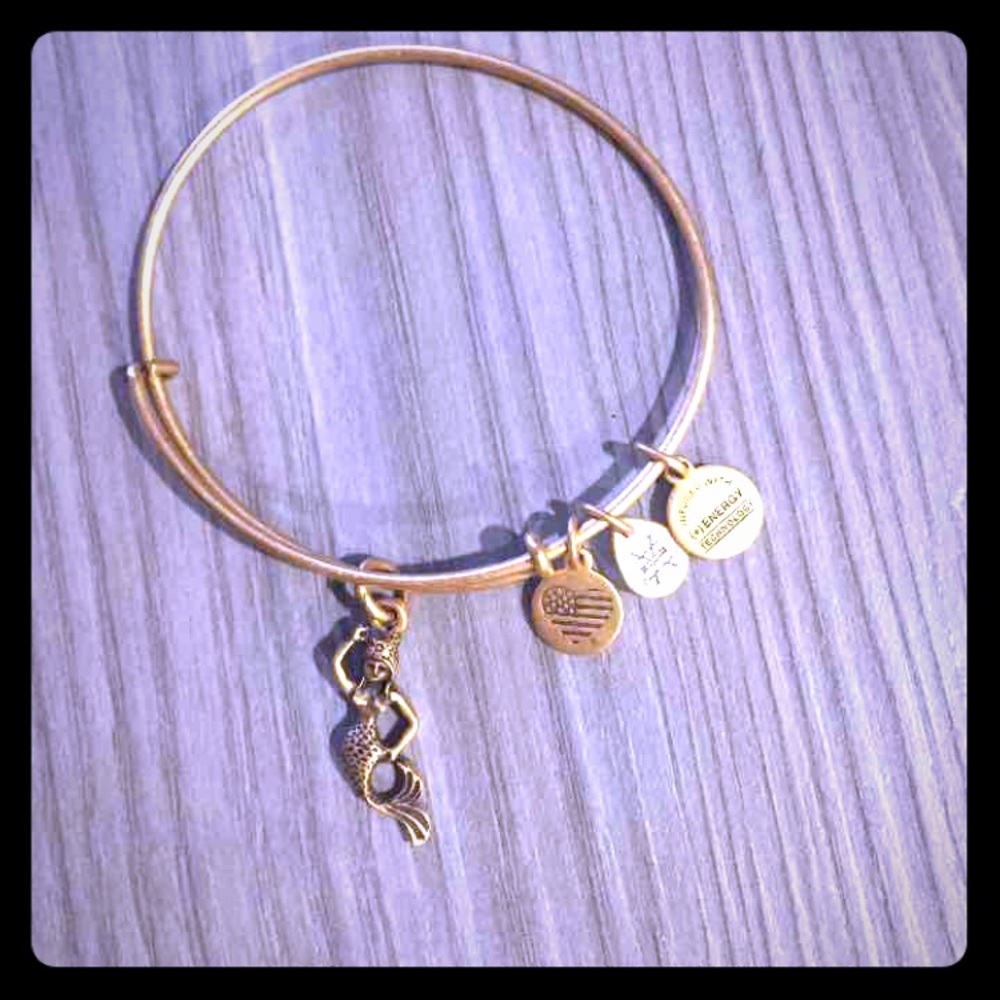 Alex and Ani bracelet 💋