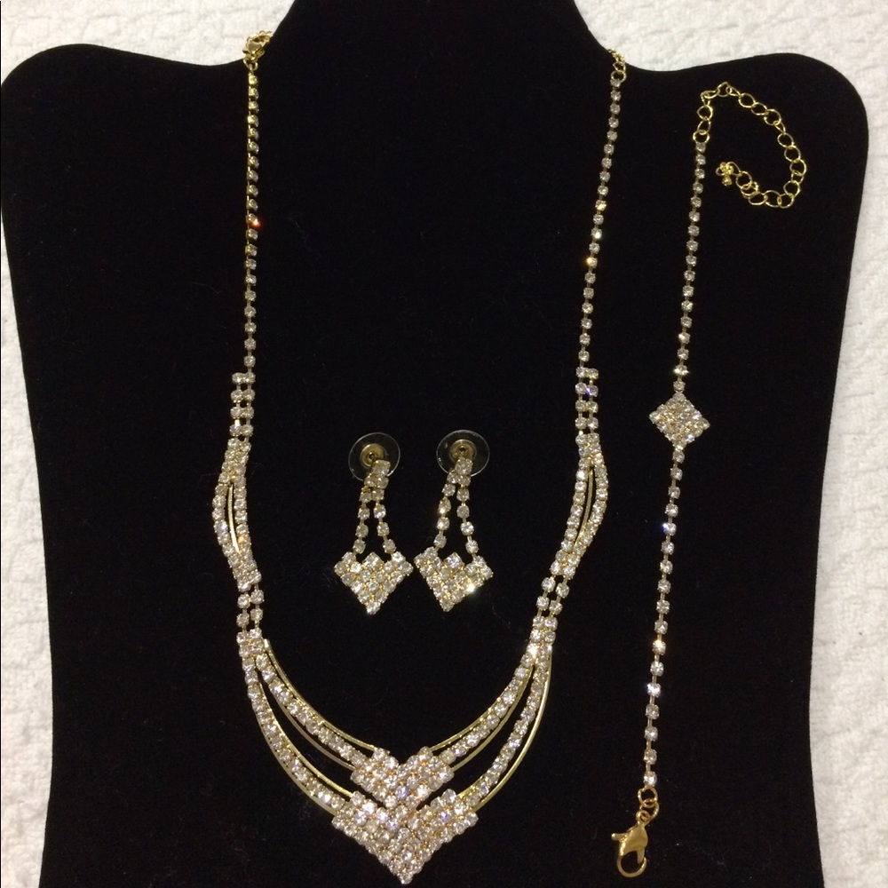 CLOSET CLOSET SALE Rhinestone necklace/ER/bracelet