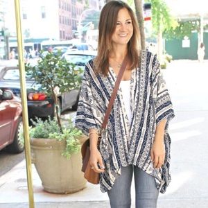 Dark blue and white DL1961 Kimono