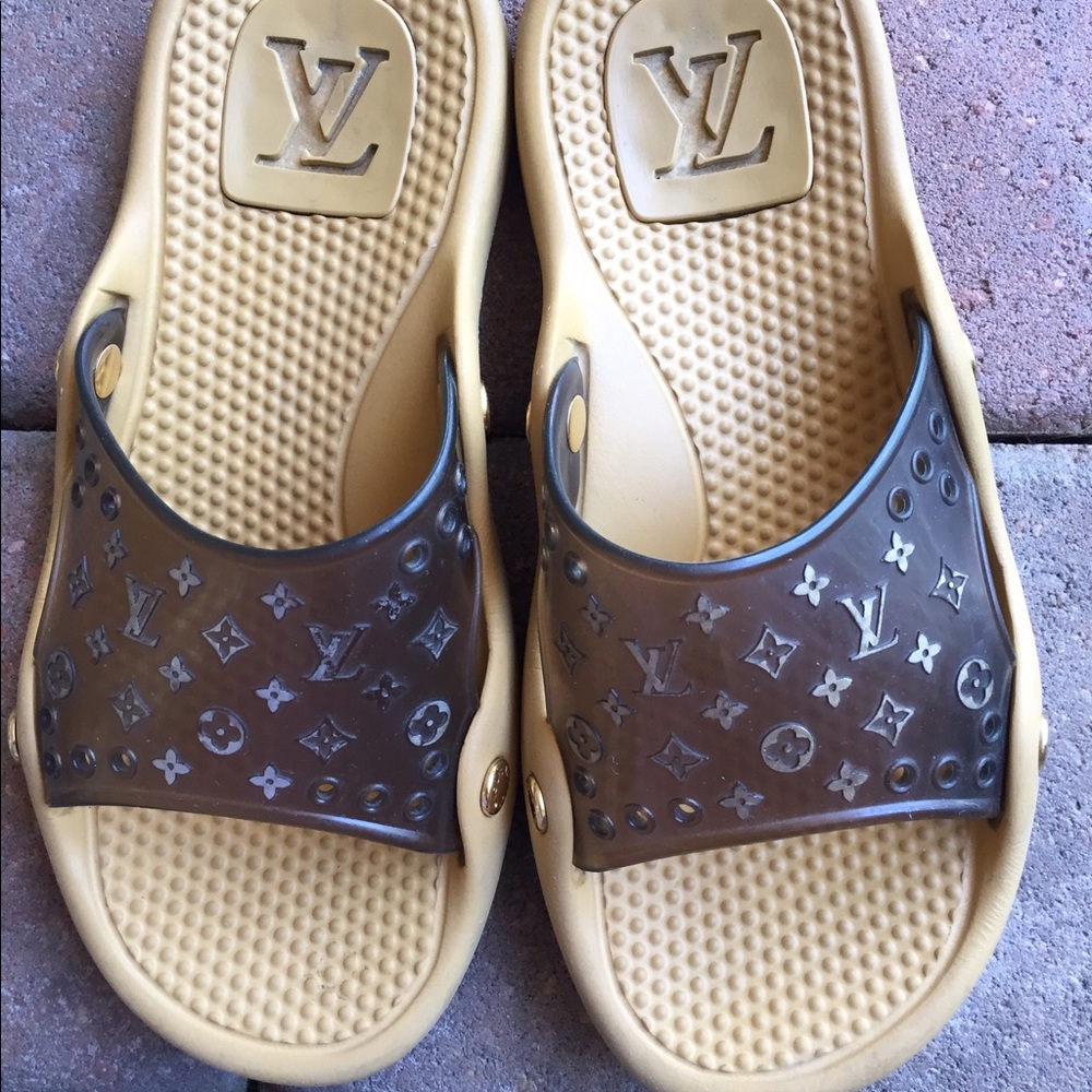 LOUIS VUITTON RUBBER SLIDE