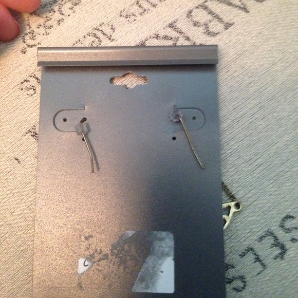 Brand new F2/NYC gold dangle earrings - Picture 2 of 2