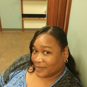 Meet your Posher, Lora