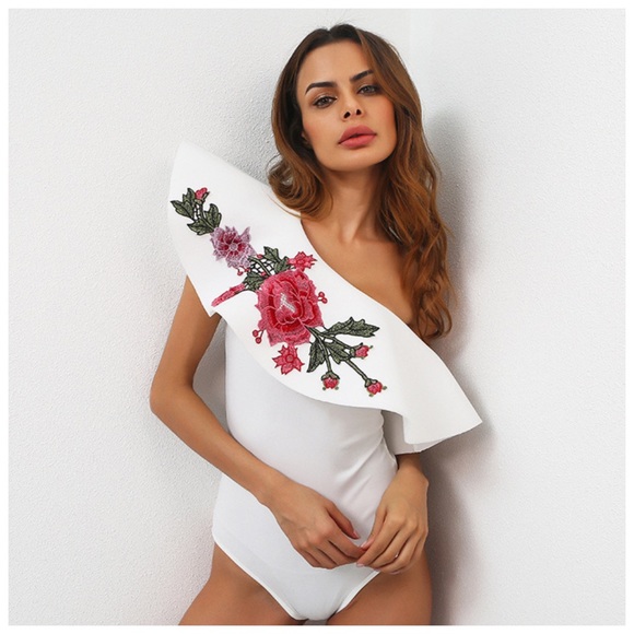 ‼️PRICE FIRM LAST CALL Embroidery  Ruffle Bodysuit - Picture 3 of 6