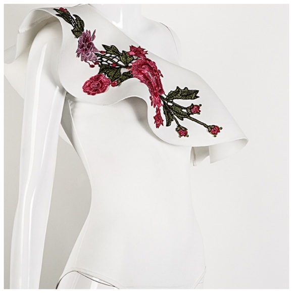 ‼️PRICE FIRM LAST CALL Embroidery  Ruffle Bodysuit - Picture 6 of 6