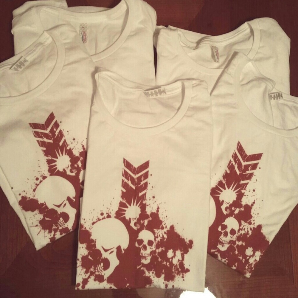 New women's white Skulls tee shirt.