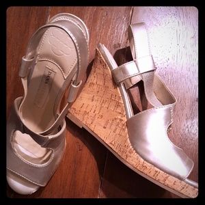 Dana Buchman Wedge Sandals, size 6