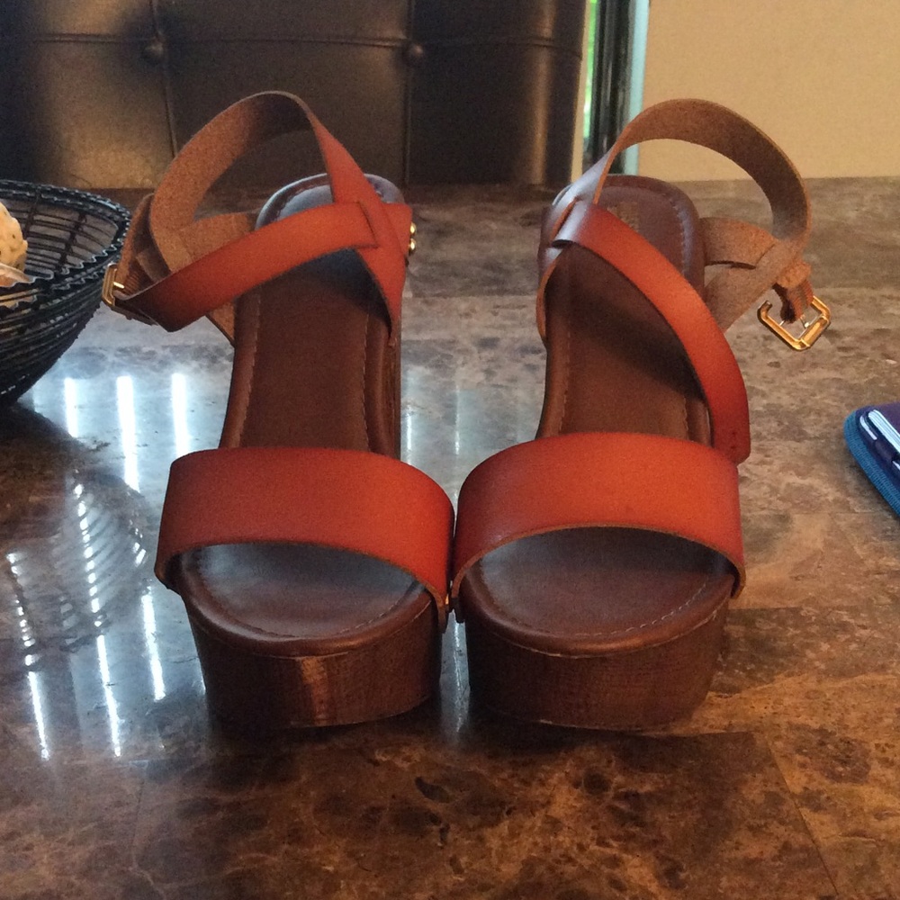 Platform sandals