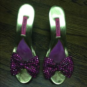 MovingSALE💥Pink Betsey Johnson heels wRhinestone