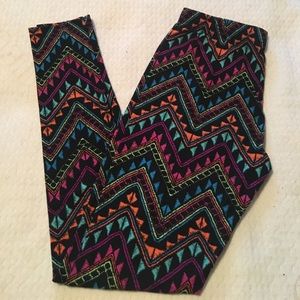 CCO⬇️ Super soft sueded leggings - tribal print